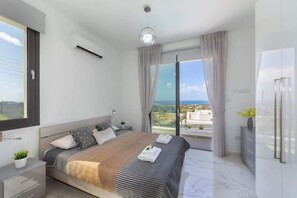 5 bedrooms, iron/ironing board, WiFi, bed sheets - 5-Bedroom Villa with Pool & Sea View - Coral Bay (Paphos)