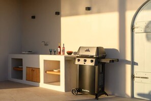 Terrace/patio - Villa with King Size Pool & Caldera View (Santorini)