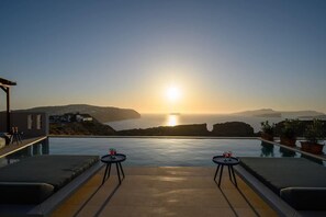 Pool - Villa with King Size Pool & Caldera View (Santorini)