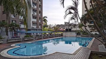 Kolam renang terbuka