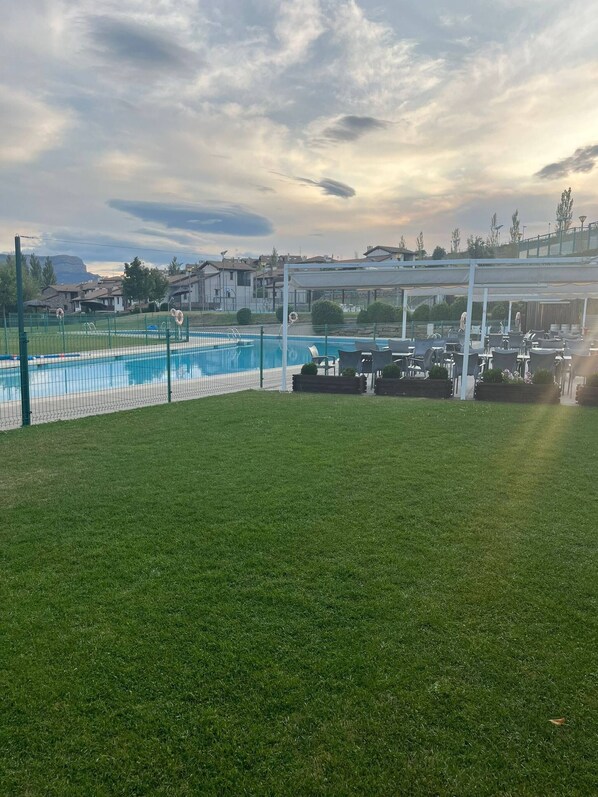 House, 4 Bedrooms, Balcony, Garden View | Pool