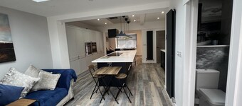 Whole House -sleeps4-parking-garden-bikinghiking