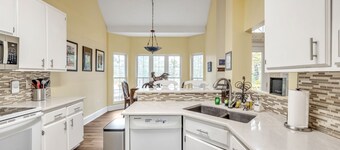 Lux Lake House W/pool & Dock On Deep Water Cove! 4 Bedroom Home