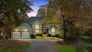 House, 4 Bedrooms | Exterior