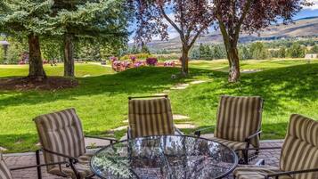 Studio | Outdoor dining