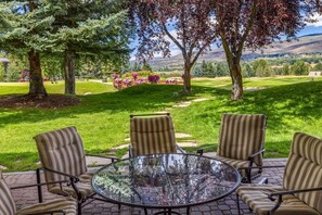 สตูดิโอ | รับประทานอาหารกลางแจ้ง