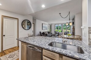 สตูดิโอ | ภายใน