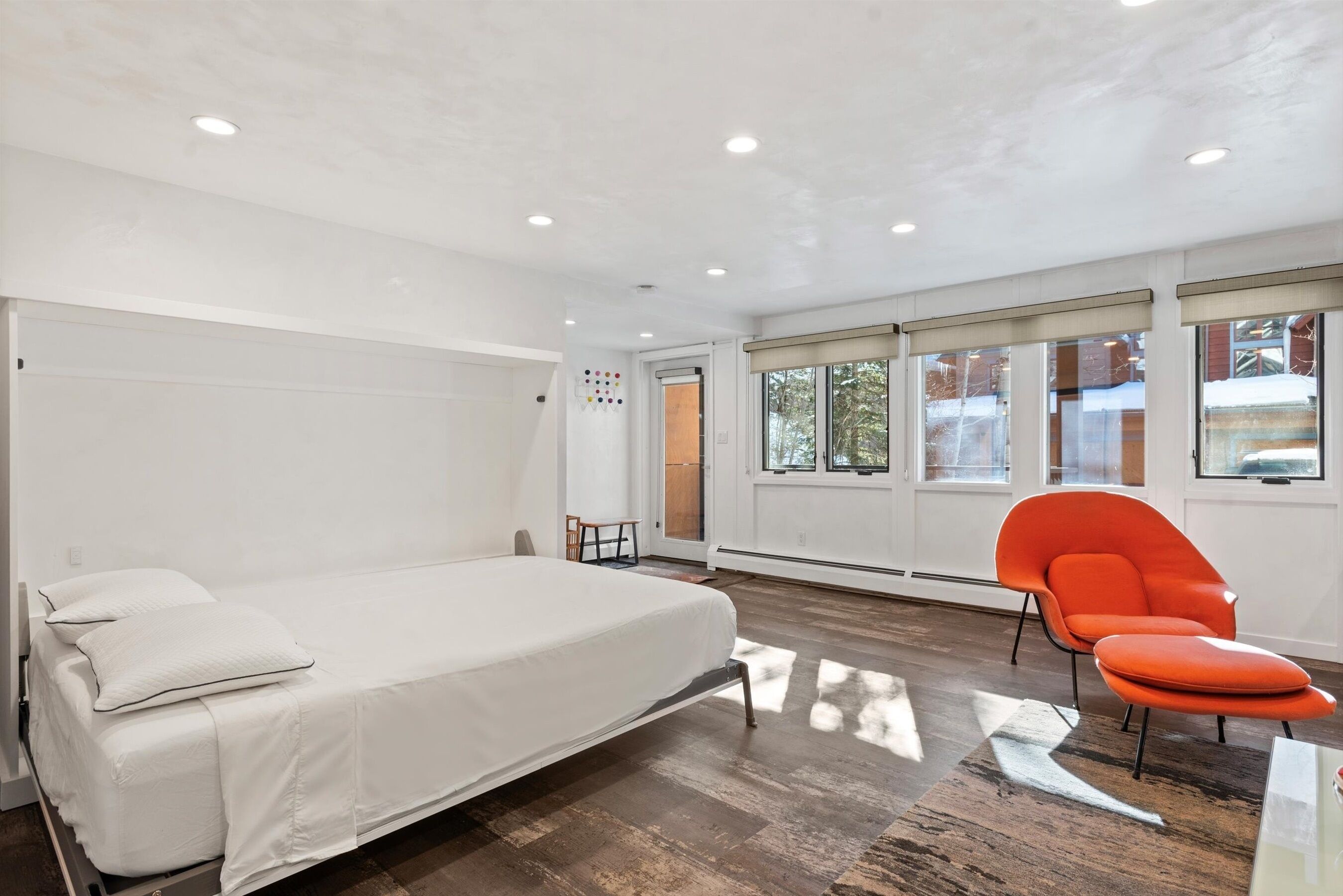 Espace de travail pour ordinateur portable, fer et planche à repasser