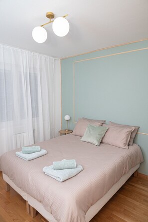 2 bedrooms, iron/ironing board, free WiFi, bed sheets