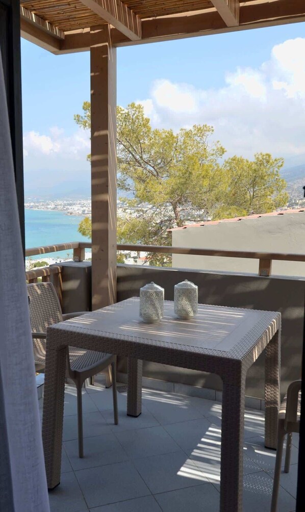 Outdoor dining - Cozy Villa with Sea View, Private Balcony & Terrace (Crete)
