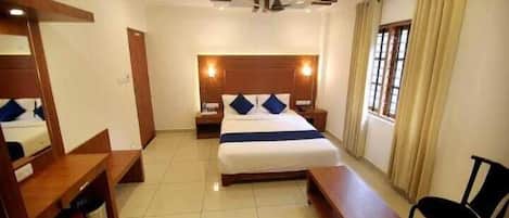 Double Room | Laptop workspace, free WiFi