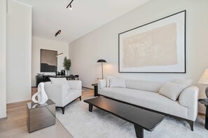 Télévision, chaîne hi-fi, espaces bureaux