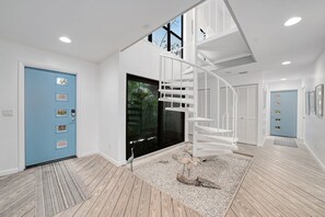 Interior - Beach Lovers Paradise steps from the Gulf of Mexico (Sanibel)