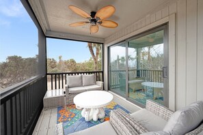 Terrace/patio - Beach Lovers Paradise steps from the Gulf of Mexico (Sanibel)