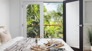 5 bedrooms, iron/ironing board, WiFi, bed sheets - Rivers Edge Oasis -Karuah, Infinity Pool and Private Cinema room (Karuah)