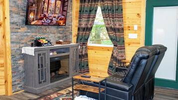 Smart TV, caminetto, impianto stereo