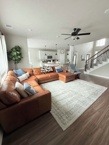 Spacious 5-bedroom TAMU house in Bryan with WiFi, AC