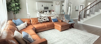 Spacious 5-bedroom TAMU house in Bryan with WiFi, AC