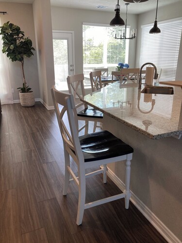 Spacious 5-bedroom TAMU house in Bryan with WiFi, AC