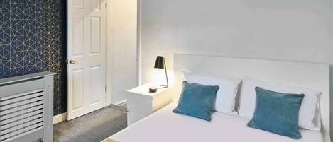 2 chambres, fer et planche à repasser, Wi-Fi, draps fournis