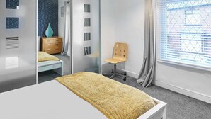 2 室のベッドルーム、アイロン / アイロン台、WiFi、ベッドシーツ