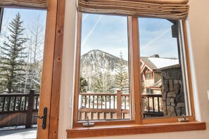 Interior - Silverbell Mountain Retreat: Luxurious 30+ Night Rental (Frisco)