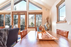 Interior - Silverbell Mountain Retreat: Luxurious 30+ Night Rental (Frisco)