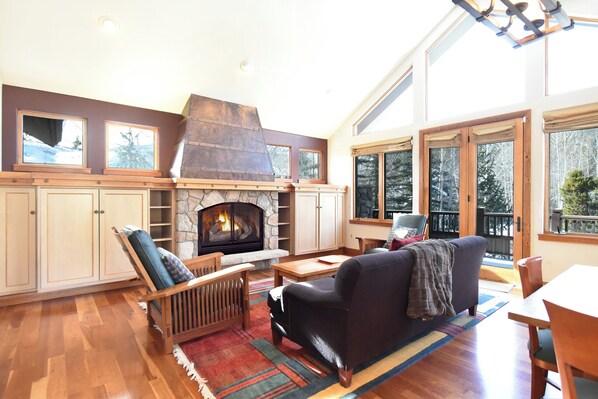 Interior - Silverbell Mountain Retreat: Luxurious 30+ Night Rental (Frisco)