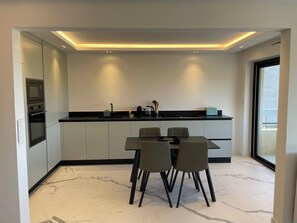 Fridge, microwave, oven, dishwasher - Charming 2-bedroom apartment with WiFi, AC in tranquil Cassis with sea view (Cassis)