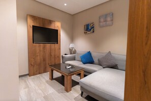 Premium Suite, Private Pool | Living area | TV - RASIA HOTEL  (Jeddah)