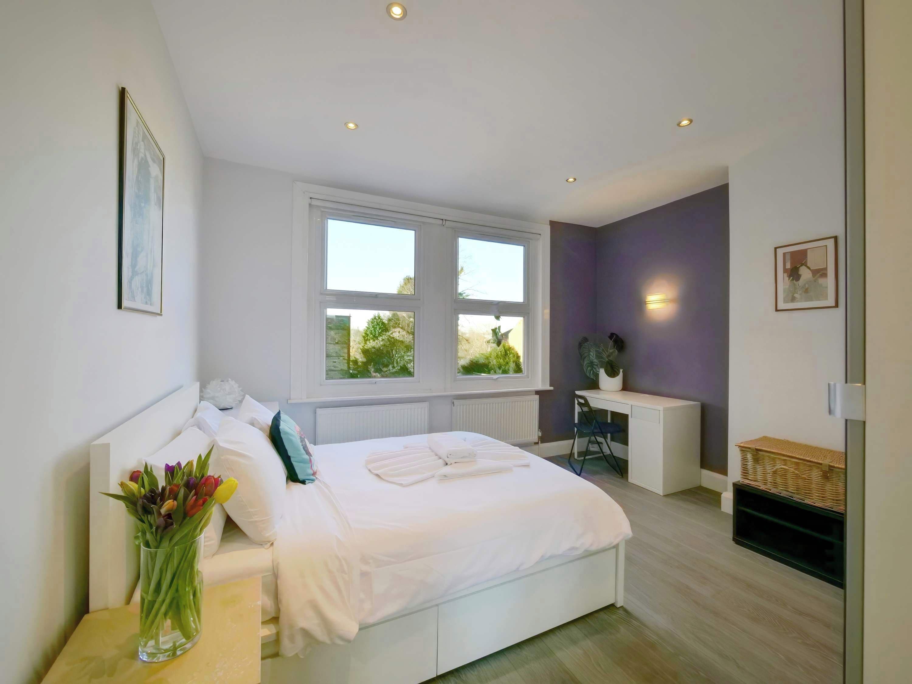 3 Schlafzimmer, Schreibtisch, Bügeleisen/Bügelbrett, Reisekinderbett