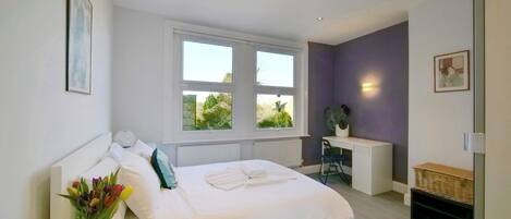 3 bedrooms, desk, iron/ironing board, travel crib