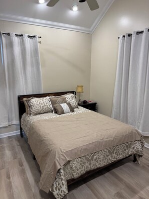 4 bedrooms, desk, iron/ironing board, free WiFi