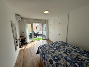 1 bedroom, desk, iron/ironing board, free WiFi