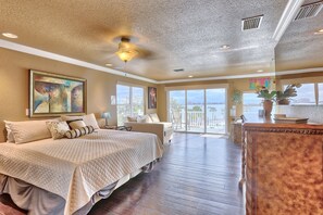 3 室のベッドルーム、アイロン / アイロン台、WiFi (無料)、ベッドシーツ