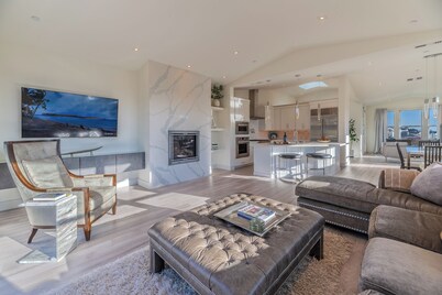 High Tide Haven-NEW, Contemporary Coastal Home! Heart of Bodega Bay! HtTb!