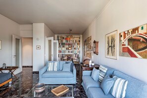 Basic-lejlighed - balkon | Opholdsområde