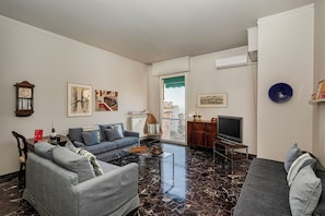 Basic Apartment, Balcony | Living area
