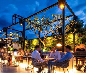 Outdoor dining - Golden Beach, Marbella. Luxury 3-bedroom Penthouse, 100 metres from the beach (Marbella)