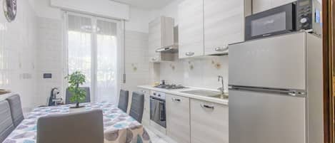Apartment, Patio | In-room dining