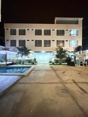 Utomhuspool
