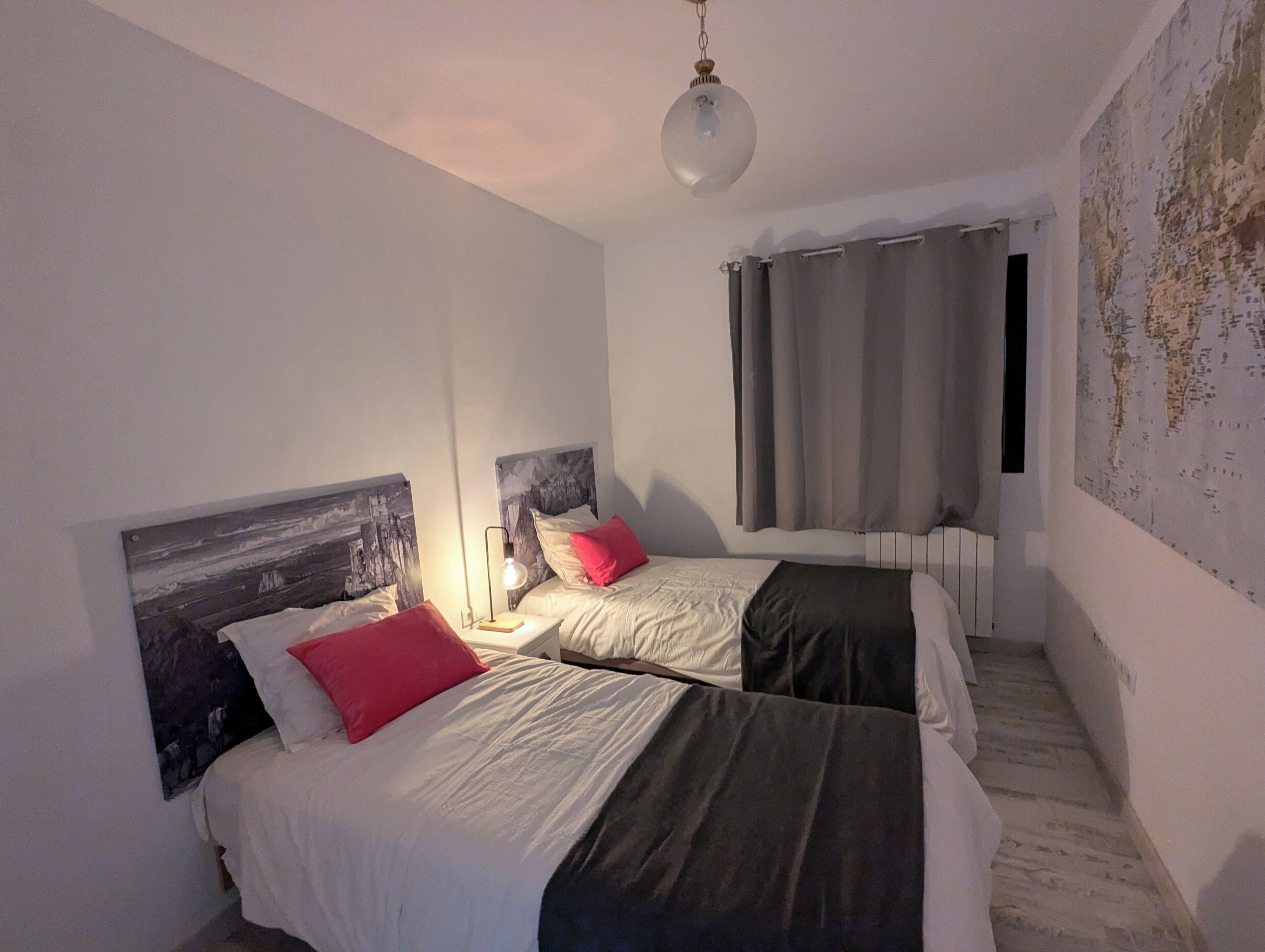 3 slaapkamers, een bureau, een strijkplank/strijkijzer, gratis wifi