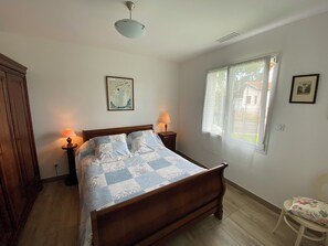 3 chambres, fer et planche à repasser, lit parapluie, Wi-Fi gratuit