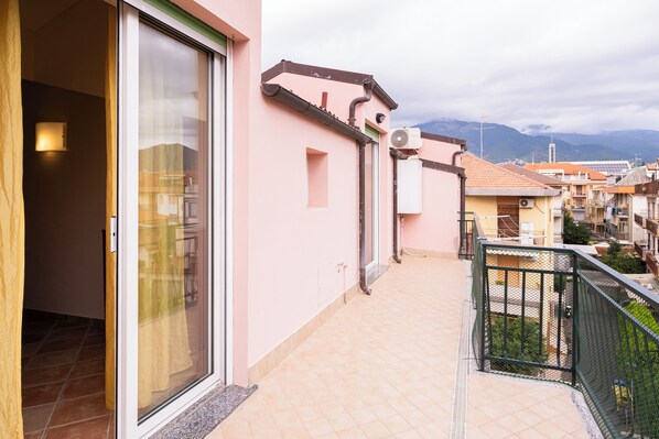 Departamento básico, vista al mar | Balcón