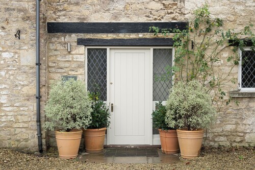 Charming cottage 2 miles from Bath City Centre