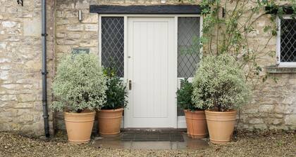 Charming cottage 2 miles from Bath City Centre