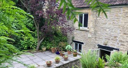Charming cottage 2 miles from Bath City Centre