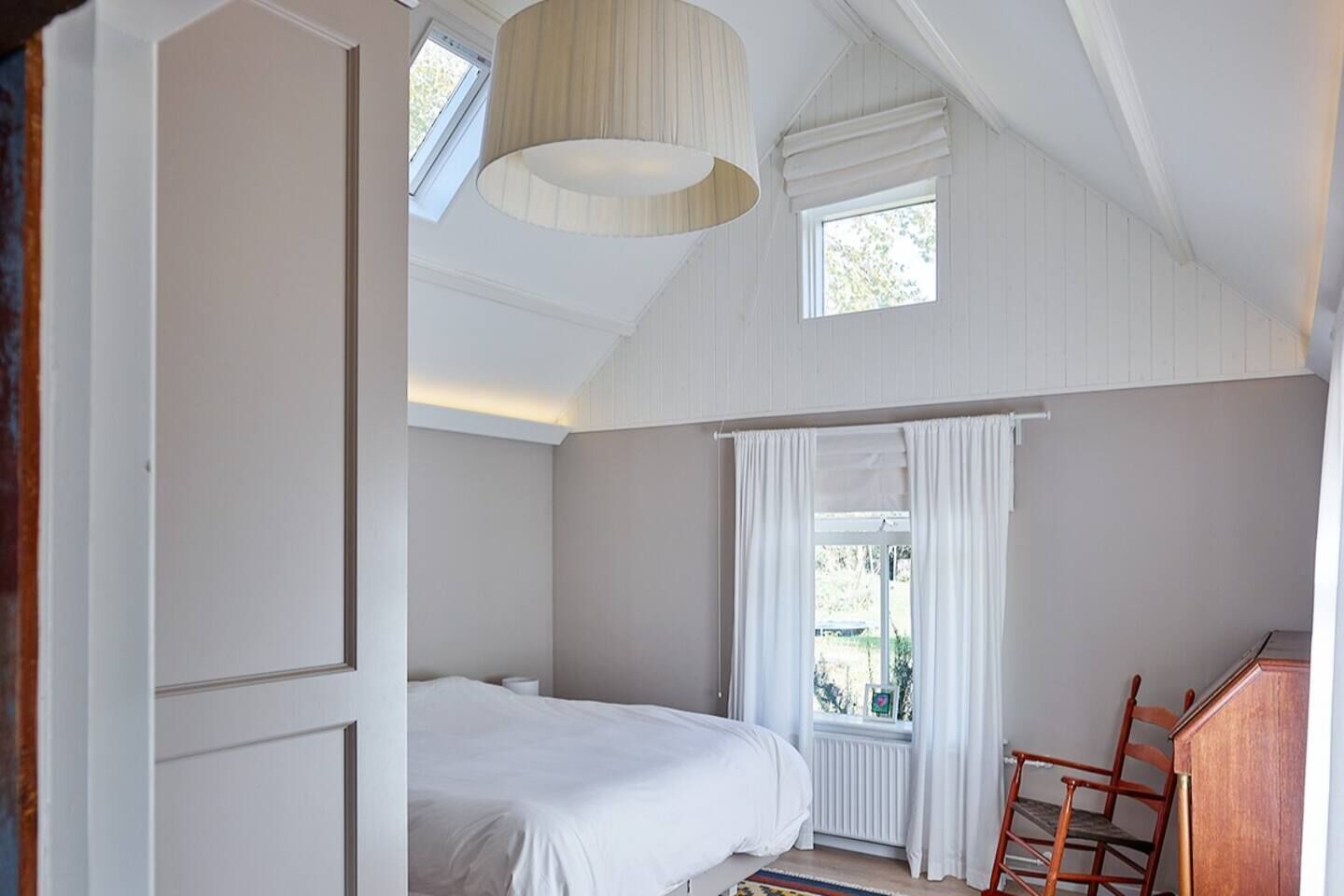 3 bedrooms, iron/ironing board, travel cot, Internet