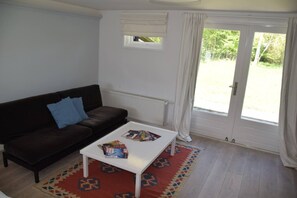 Fernseher, Kamin, Stereoanlage