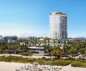 Espacio para trabajar con laptop, wifi gratis y ropa de cama